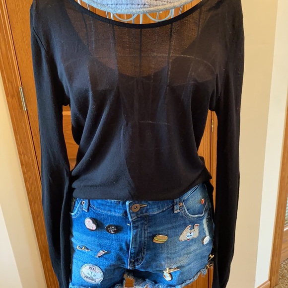 Darker Jean shorts with bottons. - Picture 4 of 6